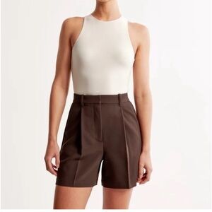 Abercrombie & Fitch Ultra High Rise Tailored Short- Dark Brown, Size S